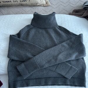 Cropped grey sweater